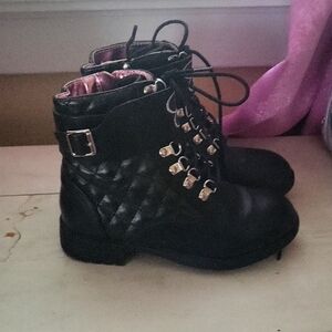 Jessica Simpsons, black boots with silver buckle